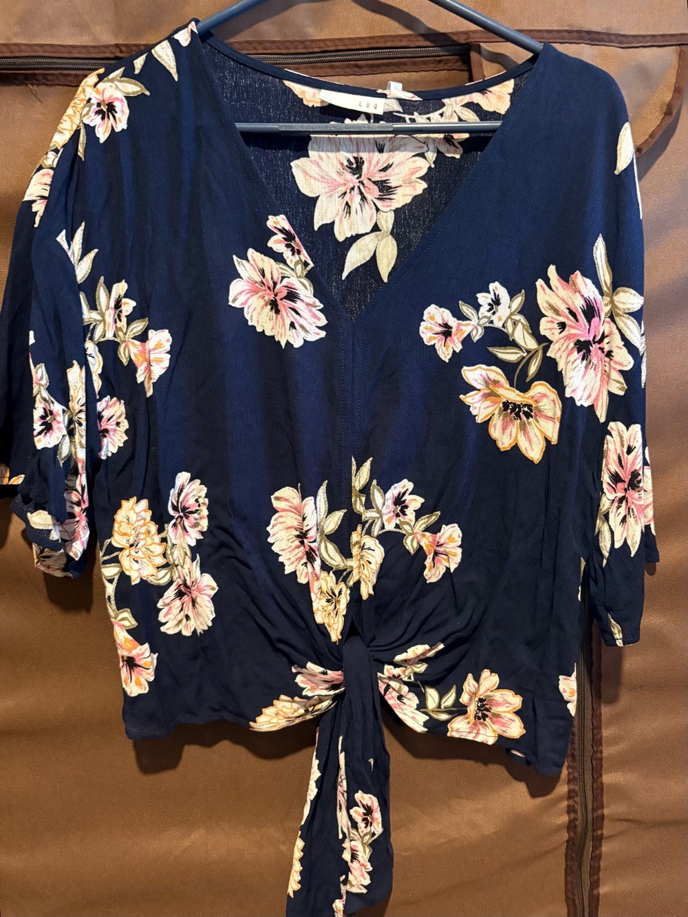 NWT FLORAL RAYON TIE FRONT TOP IN NAVY. SIZE LARGE